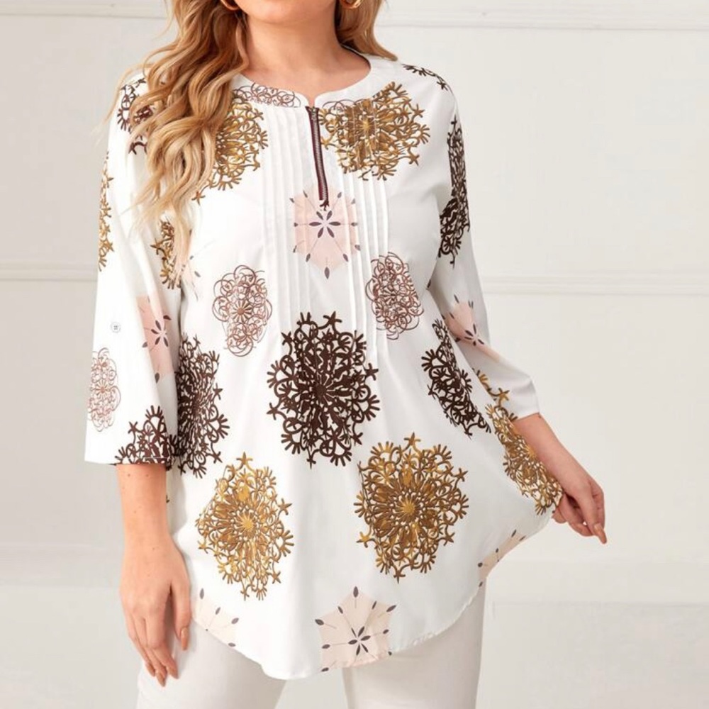EMERY ROSE Plus Graphic Print Zip Half Placket Top